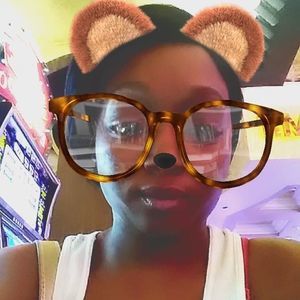 Meet your Posher, Teala